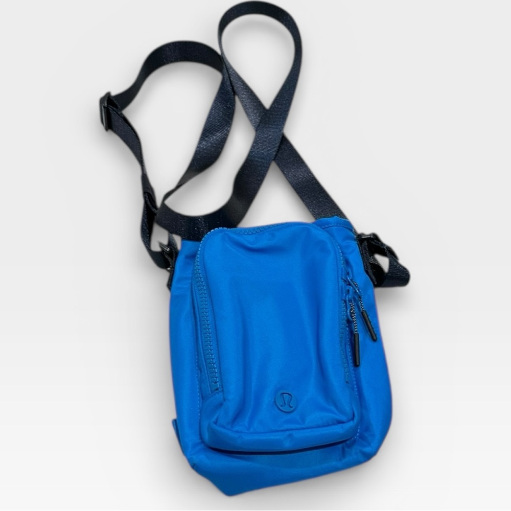 Lululemon Blue Water Bottle Crossbody Bag – Athleisure Phone Sling Belt Bag